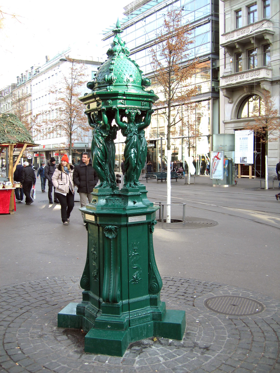 Pariserbrunnen *** 1870 / 1982 / 2016 (Kopie) *** - *** Gusseisen *** ursprüngliches Modell wurde 1870 in Paris hergestellt und 1982 der Stadt Zürich geschenkt. 2015 durch LKW zerstört.